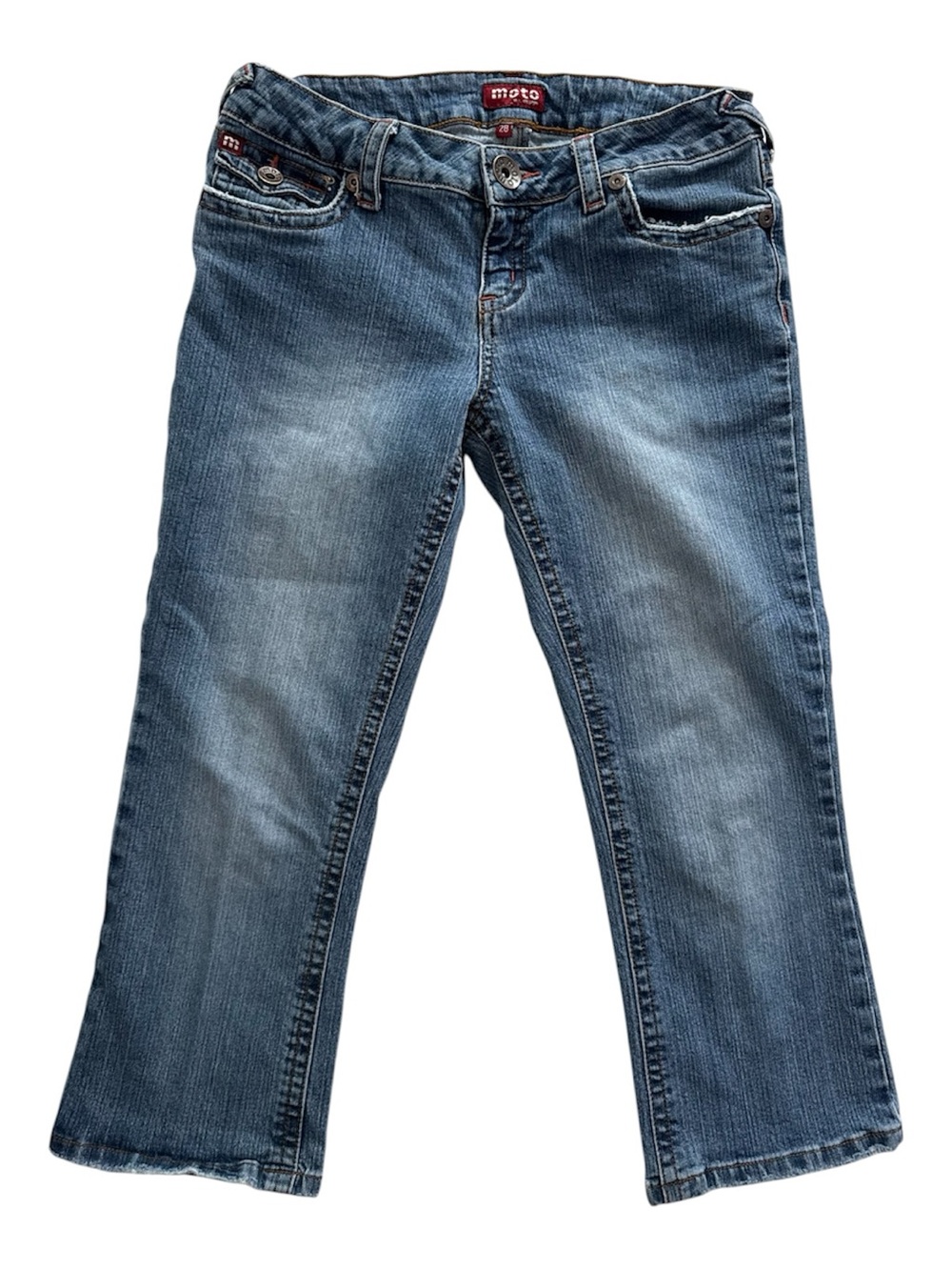 Women’s Light Wash Capri Jeans with Flap Back Pockets